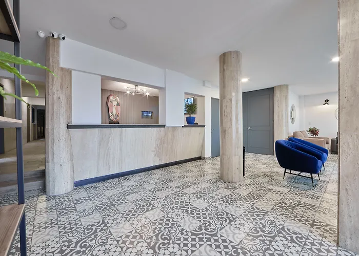 Veinti2 Hotel *